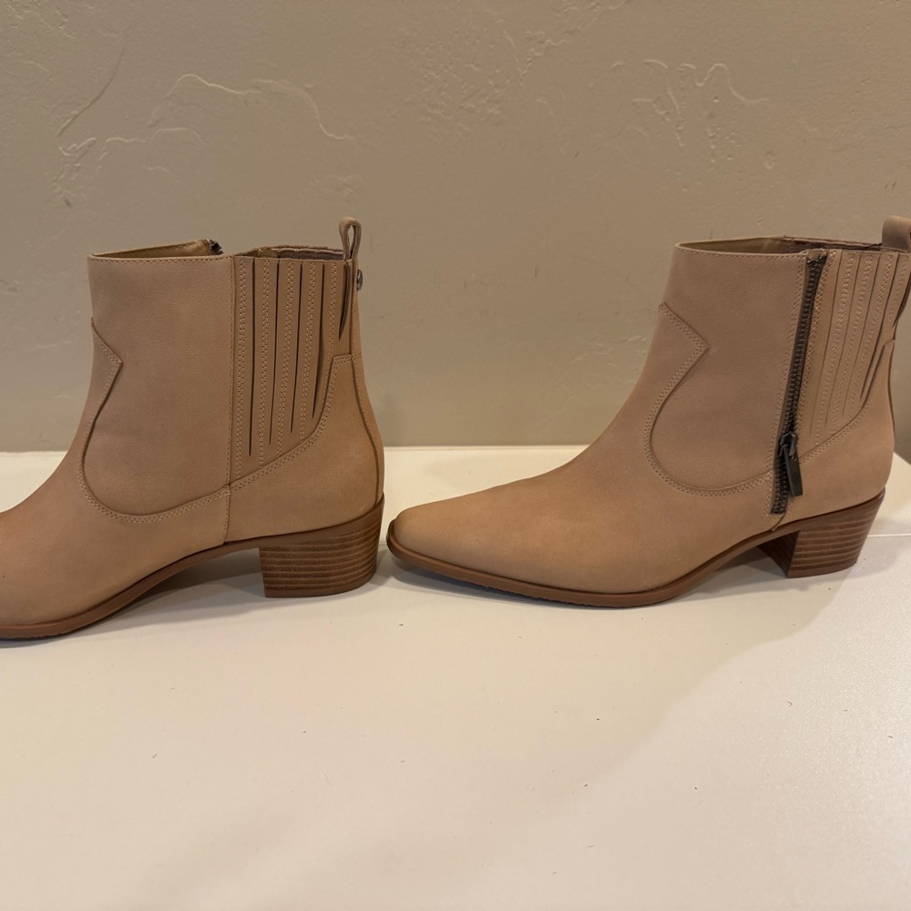 Donald J Pliner Women's Tan Suede Ankle Boots